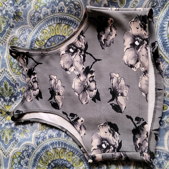 Floral Crop Top - Picture 2 of 2